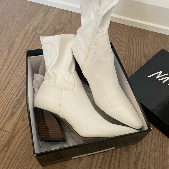 White boots - faux leather - Picture 1 of 6